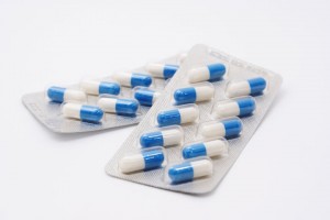 2 Blister mit blau-weissen Kapseln zu je 10 Stück